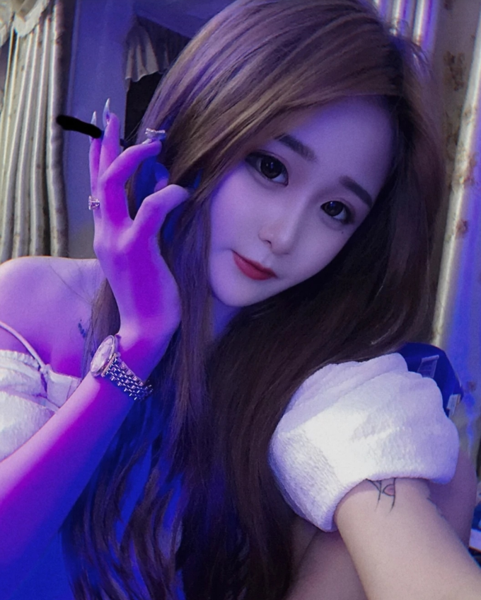 四川&mdash;成都，模特美女兼职，会冰，会火，会嗦螺，会裹，裹鸡巴，舔懒得，还让我艹屁眼